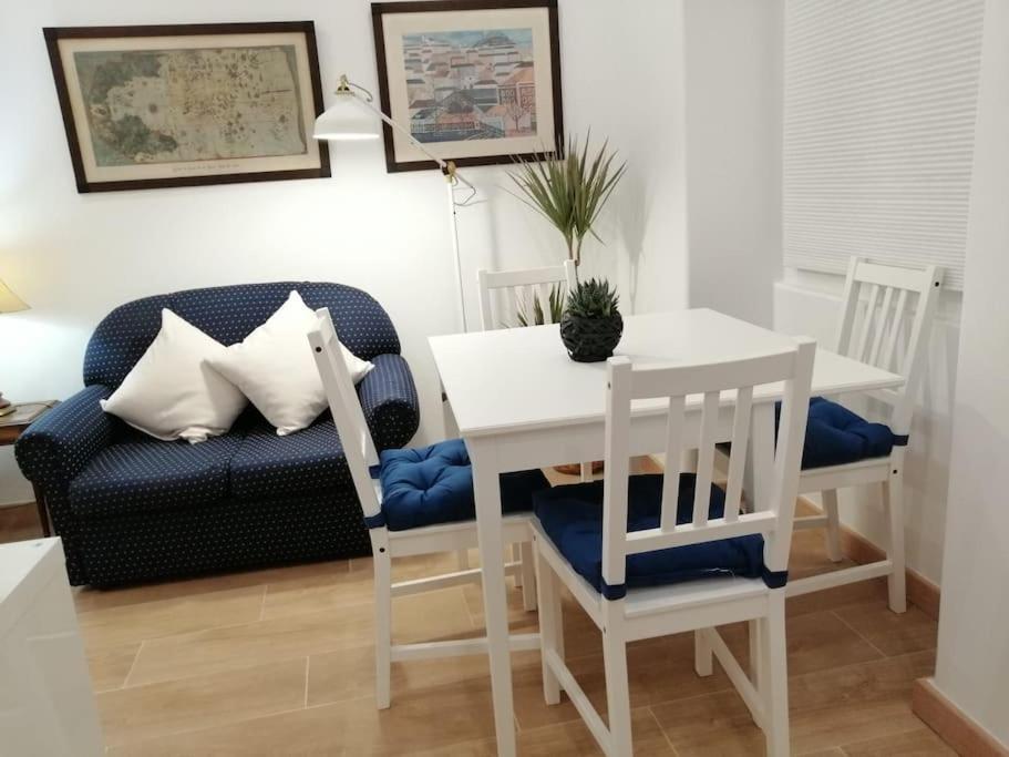 Casa Da Praia Da Poca - Apartamento Tulipa Estoril Luaran gambar