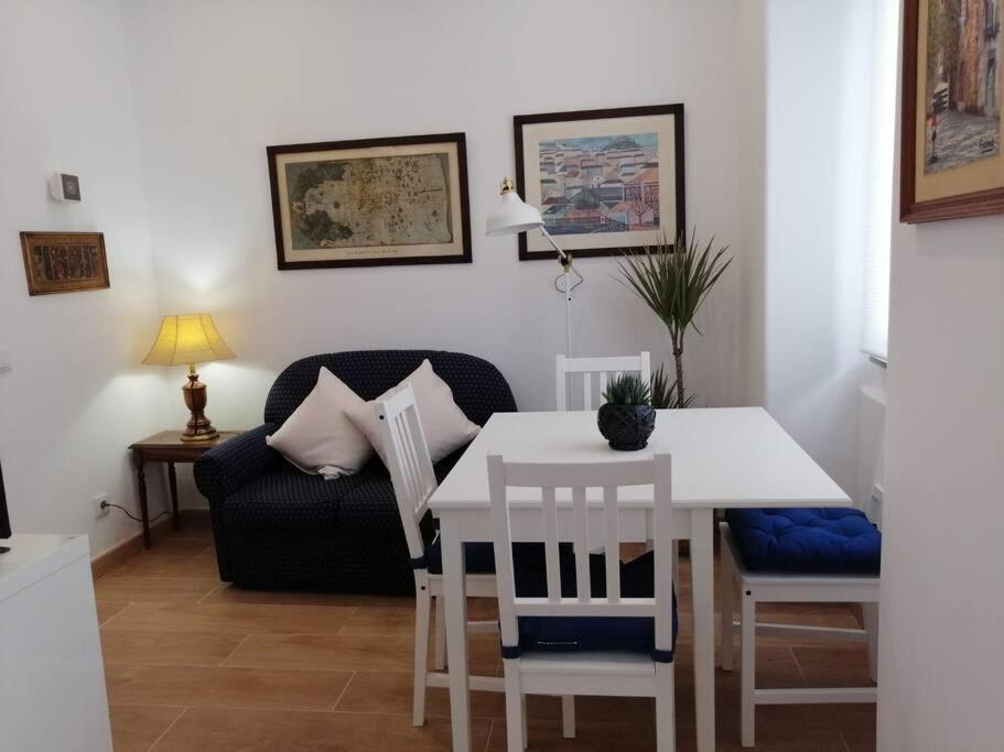 Casa Da Praia Da Poca - Apartamento Tulipa Estoril Luaran gambar