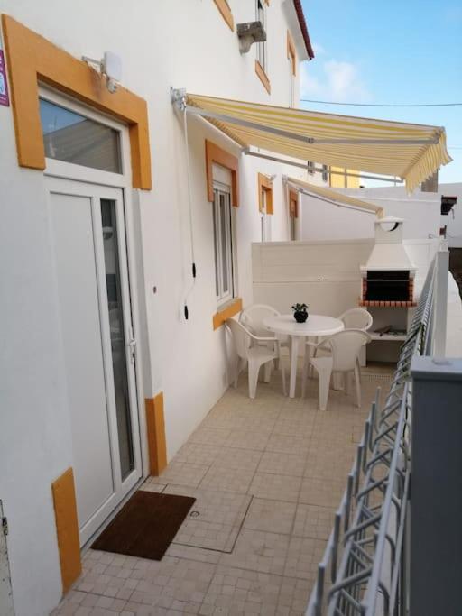 Casa Da Praia Da Poca - Apartamento Tulipa Estoril Luaran gambar
