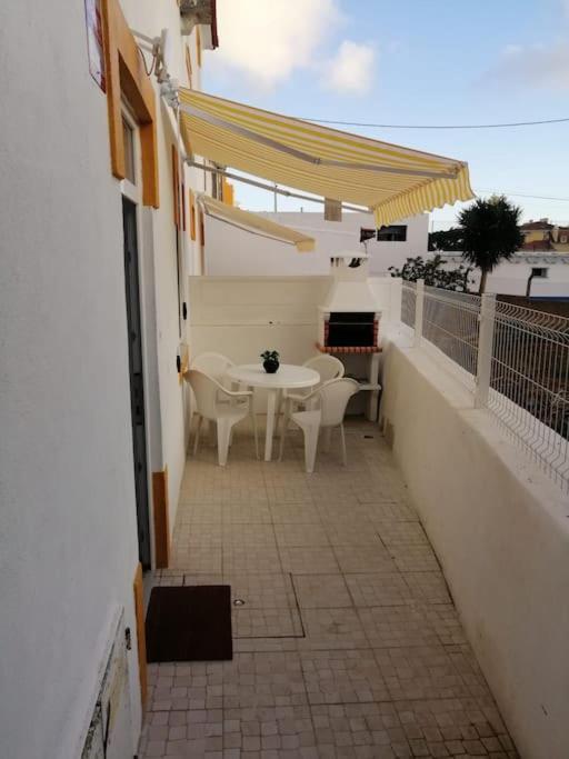 Casa Da Praia Da Poca - Apartamento Tulipa Estoril Luaran gambar