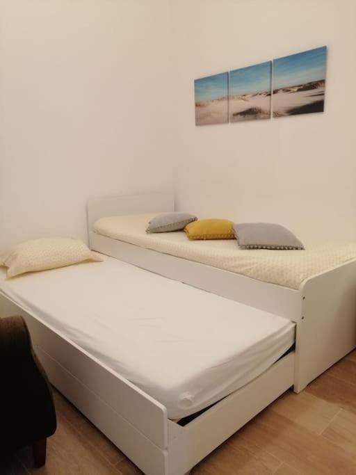 Casa Da Praia Da Poca - Apartamento Tulipa Estoril Luaran gambar